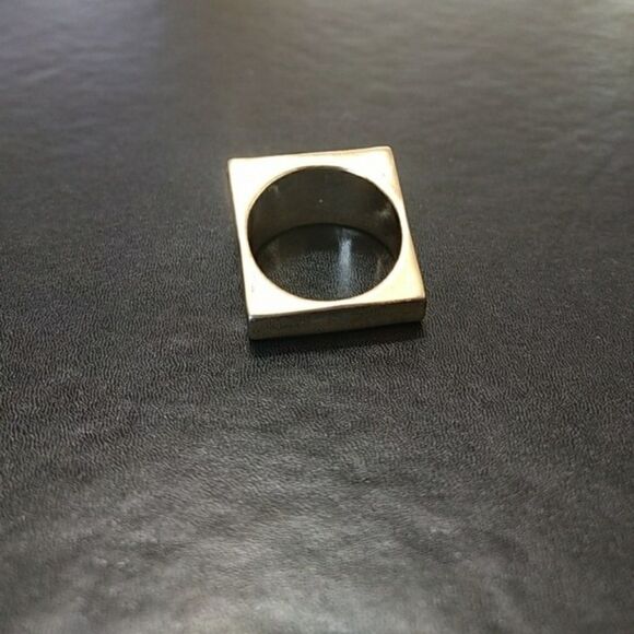 *Sale* Gold tone square rectangular ring Size 7 - Picture 3 of 6